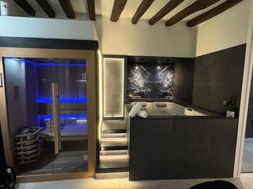 Gîte pour 2 personnes, avec terrasse ainsi que jacuzzi et sauna à Mitry-Mory