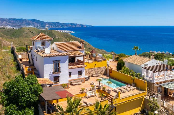 Villa voor 8 personen, with Balkon and Terras as well as Tuin in Torrox Costa