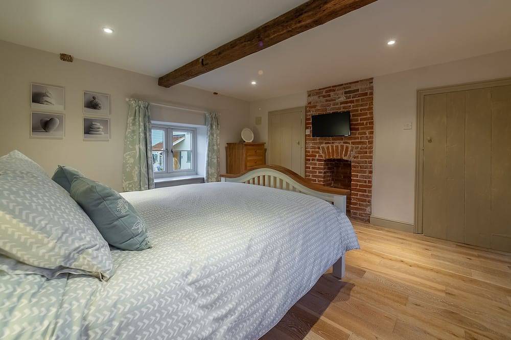 Mayes Cottage, Brancaster, Norfolk in Brancaster, Norfolk Coast