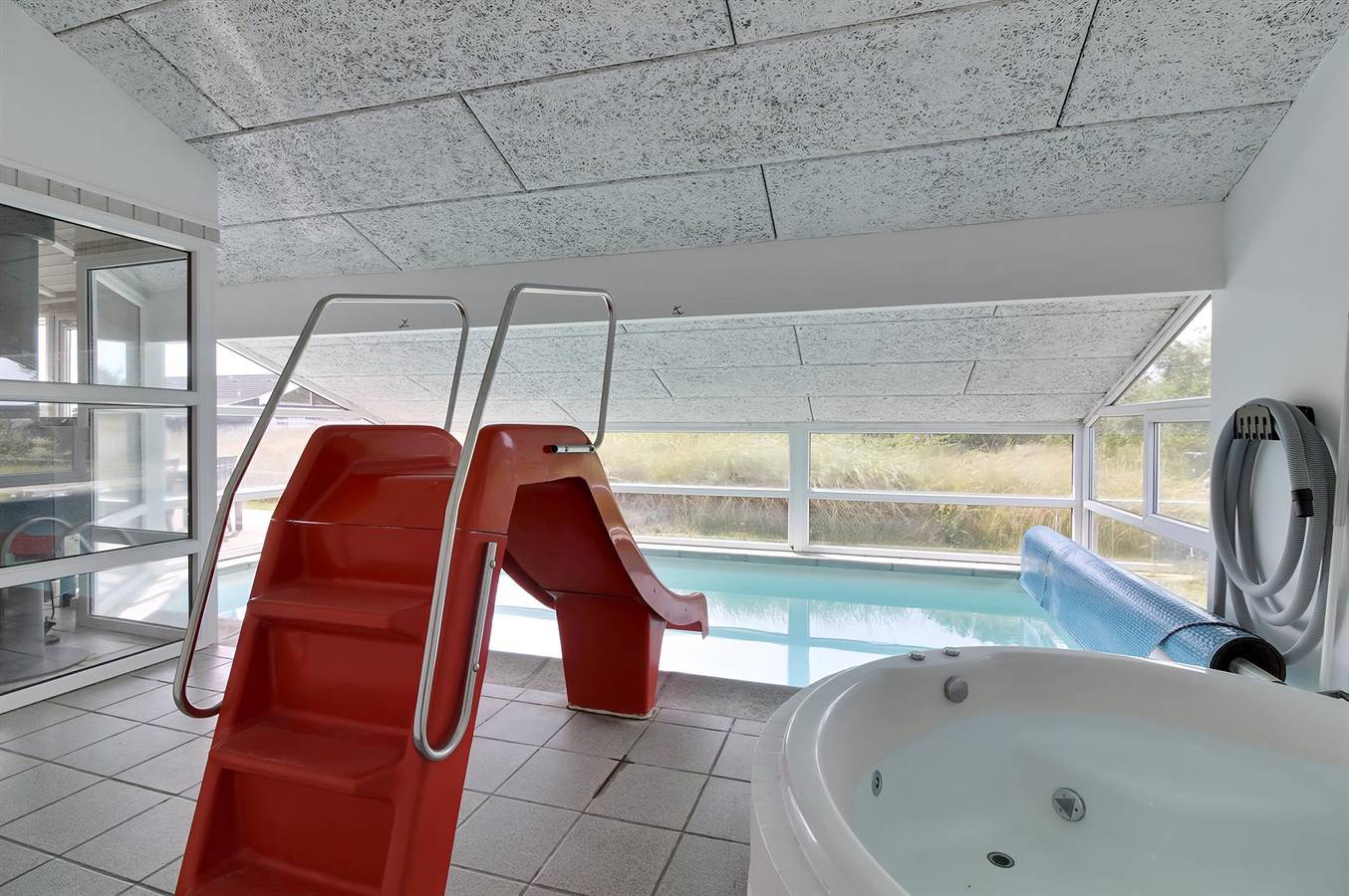 Awesome home in Bindslev w/ Wifi, 4 Bedrooms and Indoor swimming pool in Tversted, Tannisbucht