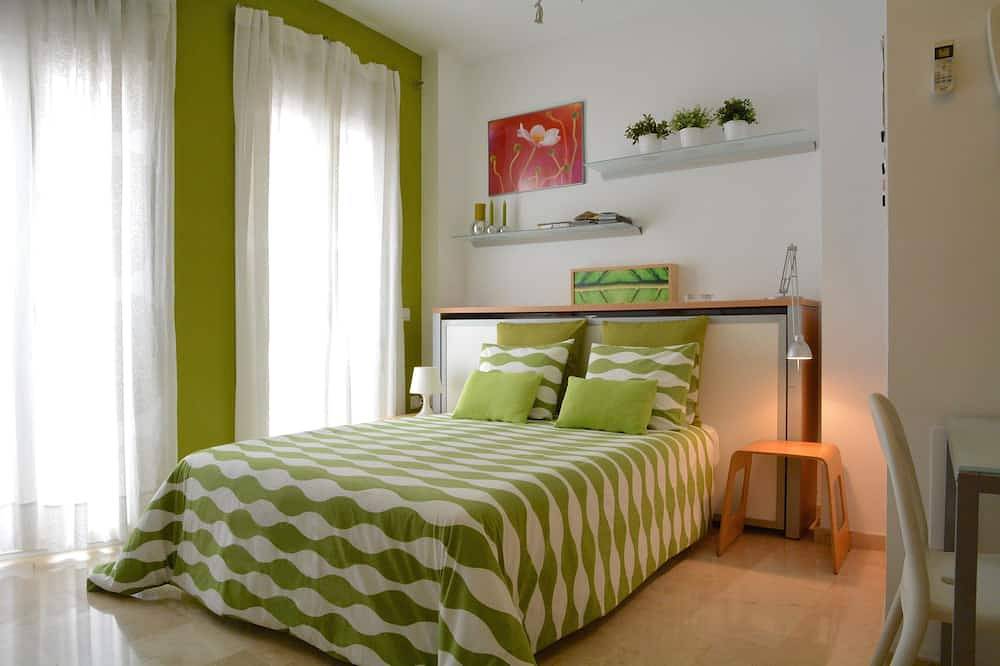 Apartamento inteiro, Estudo interior. Coquete, prático e aconchegante. 5 minutos a pé do centro. Wi-Fi in Malaga Centro, Malaga