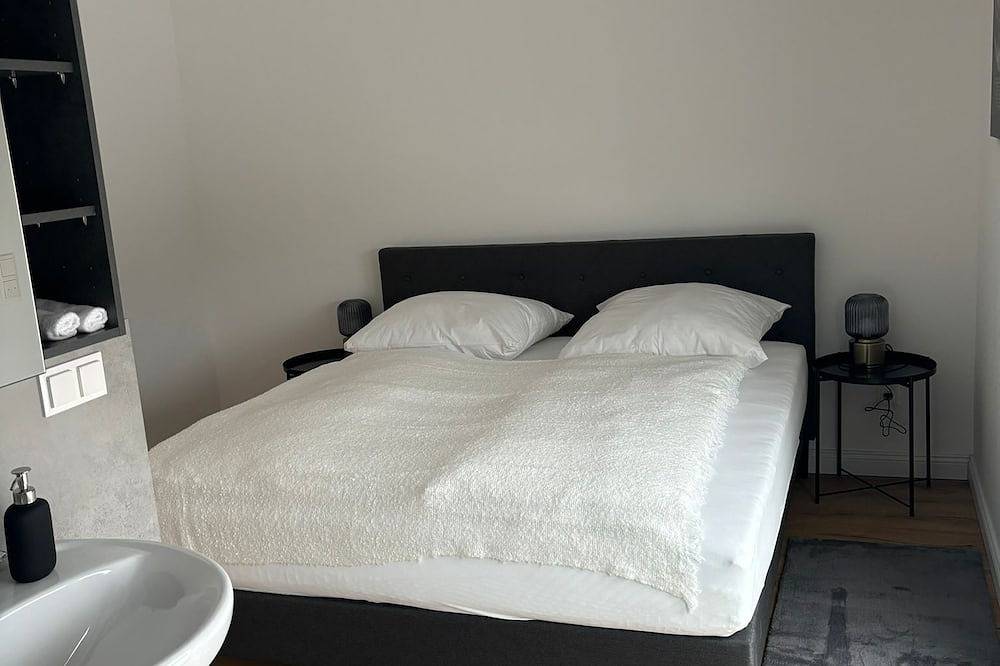 Appartamento intero, Gemütliches Penthouse Umbrella mit Zwei Großen Terrassen mit Whirlpool in Vienna, Danubio Bassa Austria