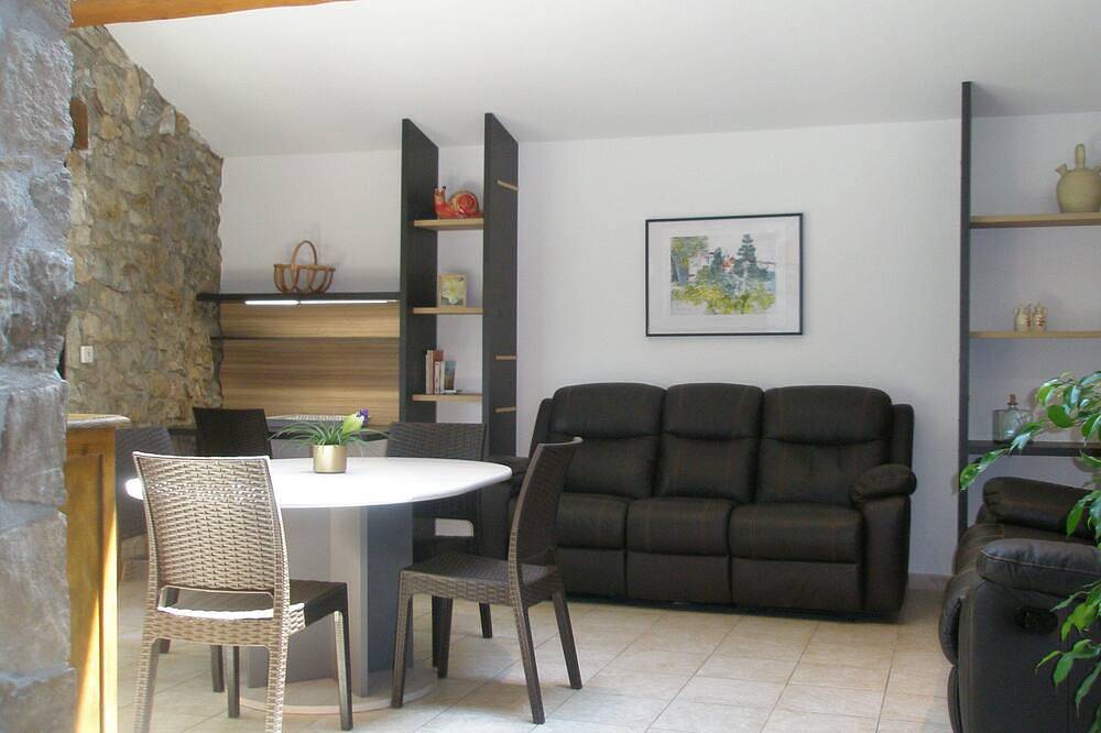 Cottage in the countryside in an old Mas Catalan in Reynès, Céret region