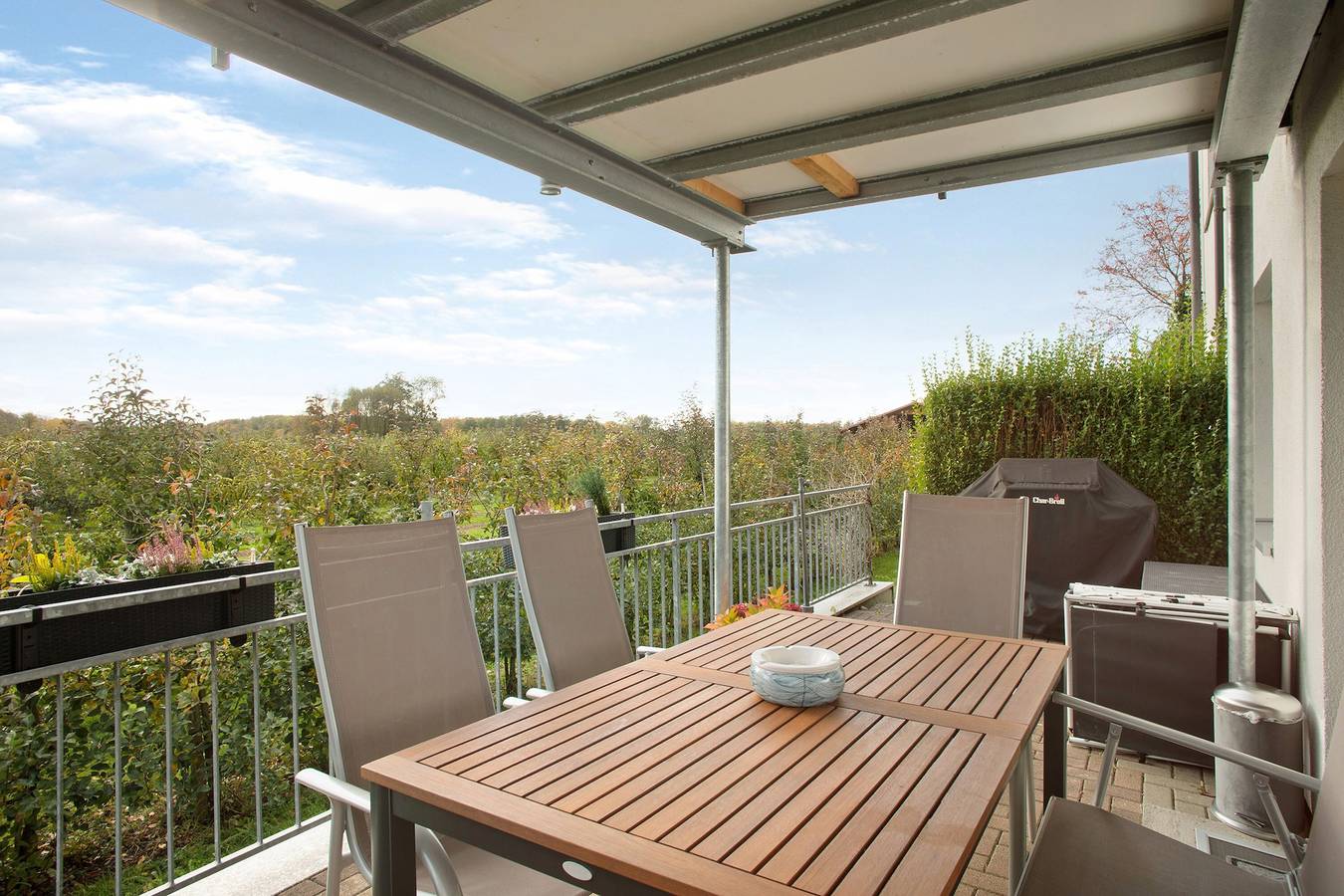 Apartamento entero, Apartamento vacacional "Fewo Schwenck" con terraza comunitaria, jardín comunitario y Wi-Fi in Kressbronn, Region Bodensee-Oberschwaben