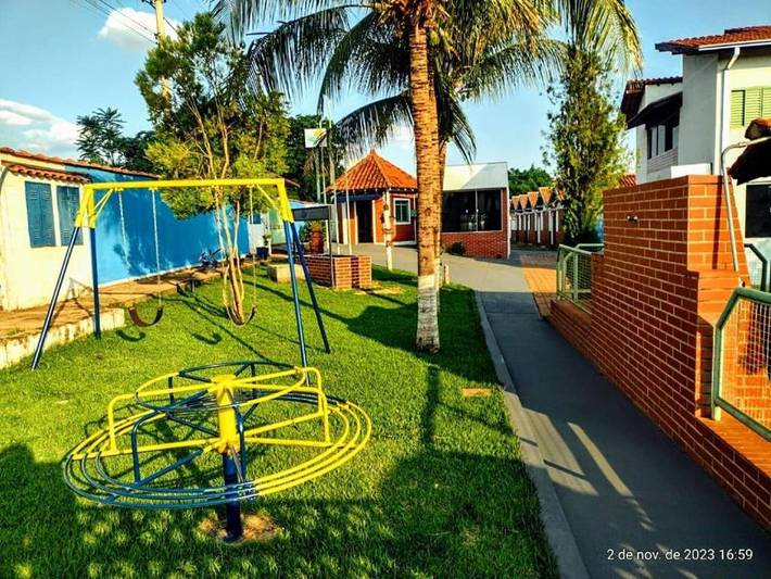 Camping pour 3 personnes, avec bassin pour enfant ainsi que jardin et piscine, animaux acceptés dans le Sud-Est (Brésil)