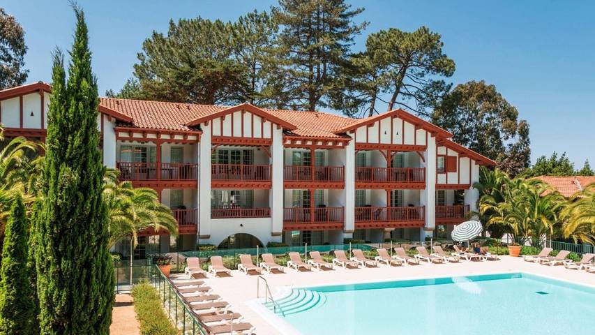 Parc de vacances pour 4 personnes, avec jardin ainsi que piscine et bassin pour enfant, adapté aux familles au Pays basque