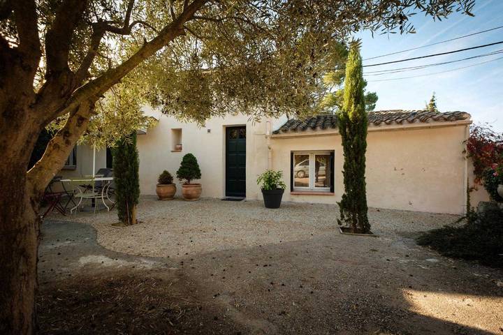 Gîte pour 4 personnes, avec terrasse à Leuc