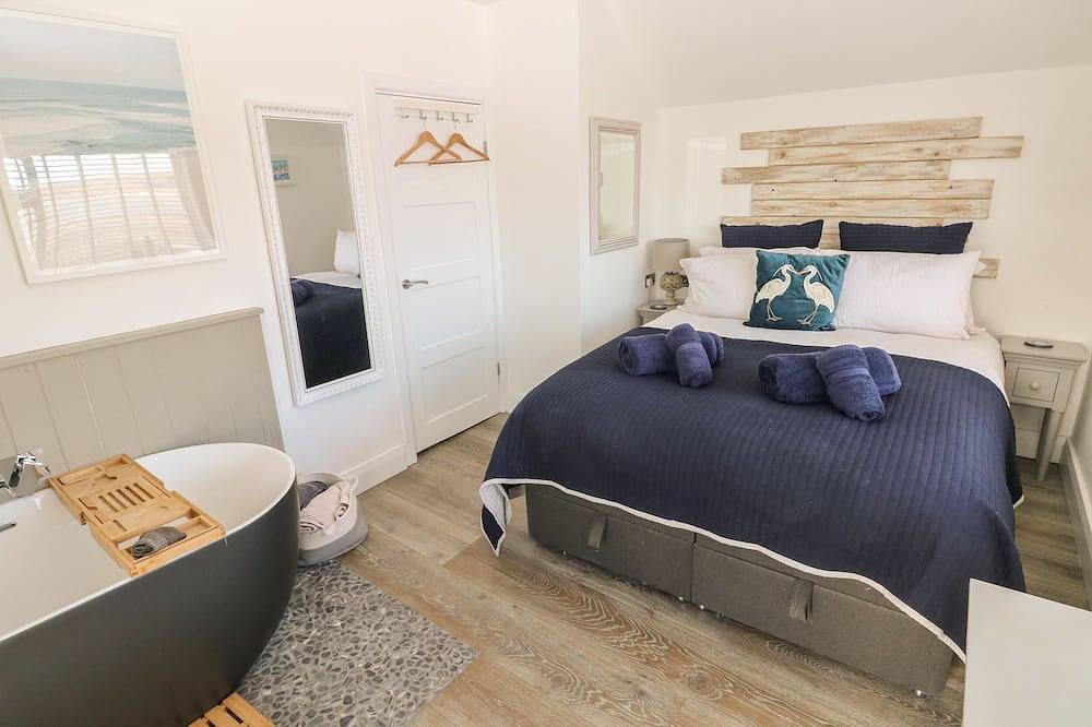 2 Salt Cottage, pet friendly, character holiday cottage in Port Eynon in Swansea region