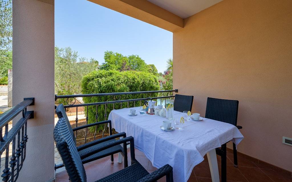 Ganze Wohnung, Ferienwohnung in Bašanija mit Terrasse, Klimaanlage, W-Lan (113-2) in Umag, Umag und Umgebung