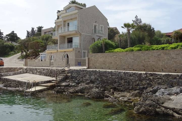 Villa voor 6 personen, met whirlpool en tuin in Montenegro