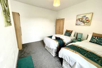 Holiday Home for 7 People in Plymouth, South West England, Photo 2