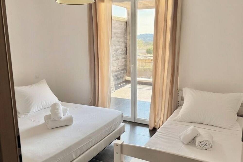 Appartement entier, Duplex vue mer Pinarello, entièrement climatisé, piscine, 500 m plage. in Pinarellu, Zonza