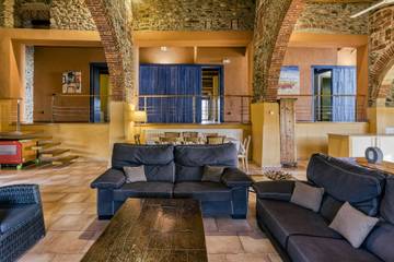 Villa for 13 People in Garriguella, Girona Province, Photo 2