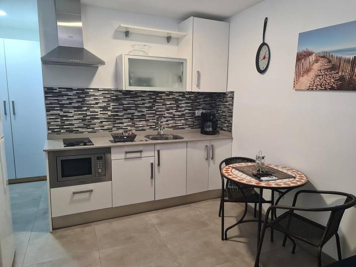 Apartamento entero, Vacaciones 'Casa Paula - 22' con vistas a la montaña, piscina compartida y Wi-Fi in Arinaga, Agüimes