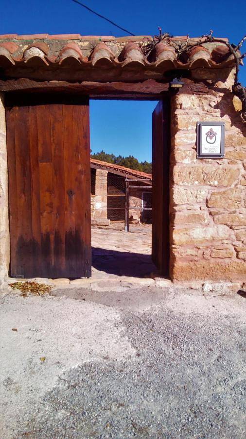 Casa rural para 12 personas, con piscina y vistas además de piscina para niños y jardín en Gúdar-Javalambre - 2
