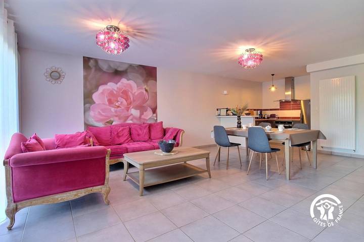 Gîte pour 4 personnes, avec jardin ainsi que piscine et terrasse à Treffléan - 3