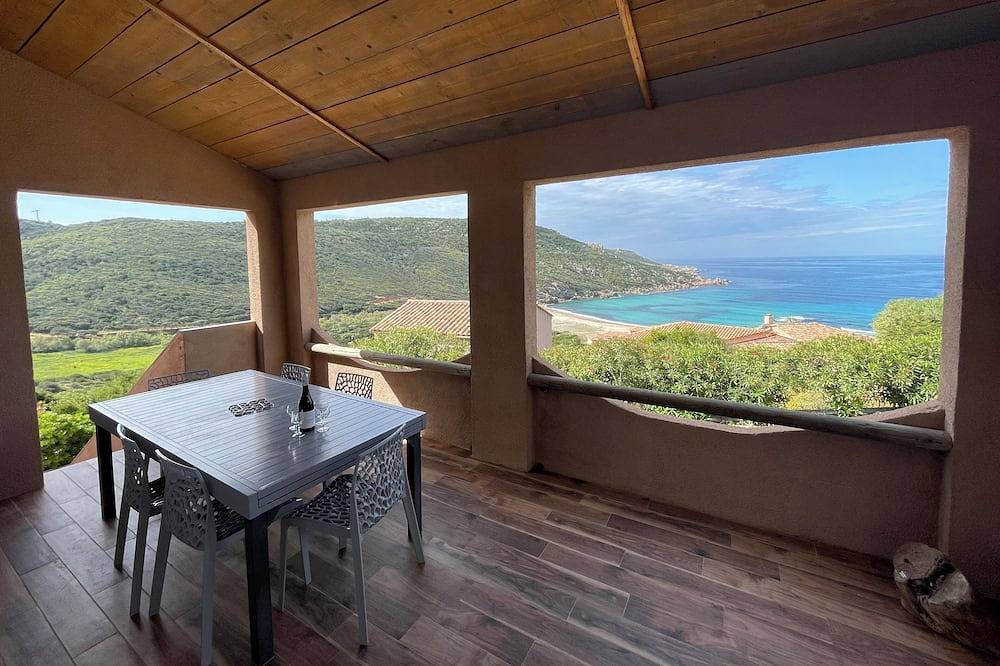 Tizzano Villa mit herrlichem Meerblick, nur wenige Schritte vom Strand entfernt. in Tizzano, Sartène