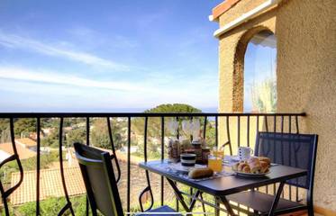 Gîte pour 3 personnes, avec vue et terrasse dans Gare du Club Med Cocody