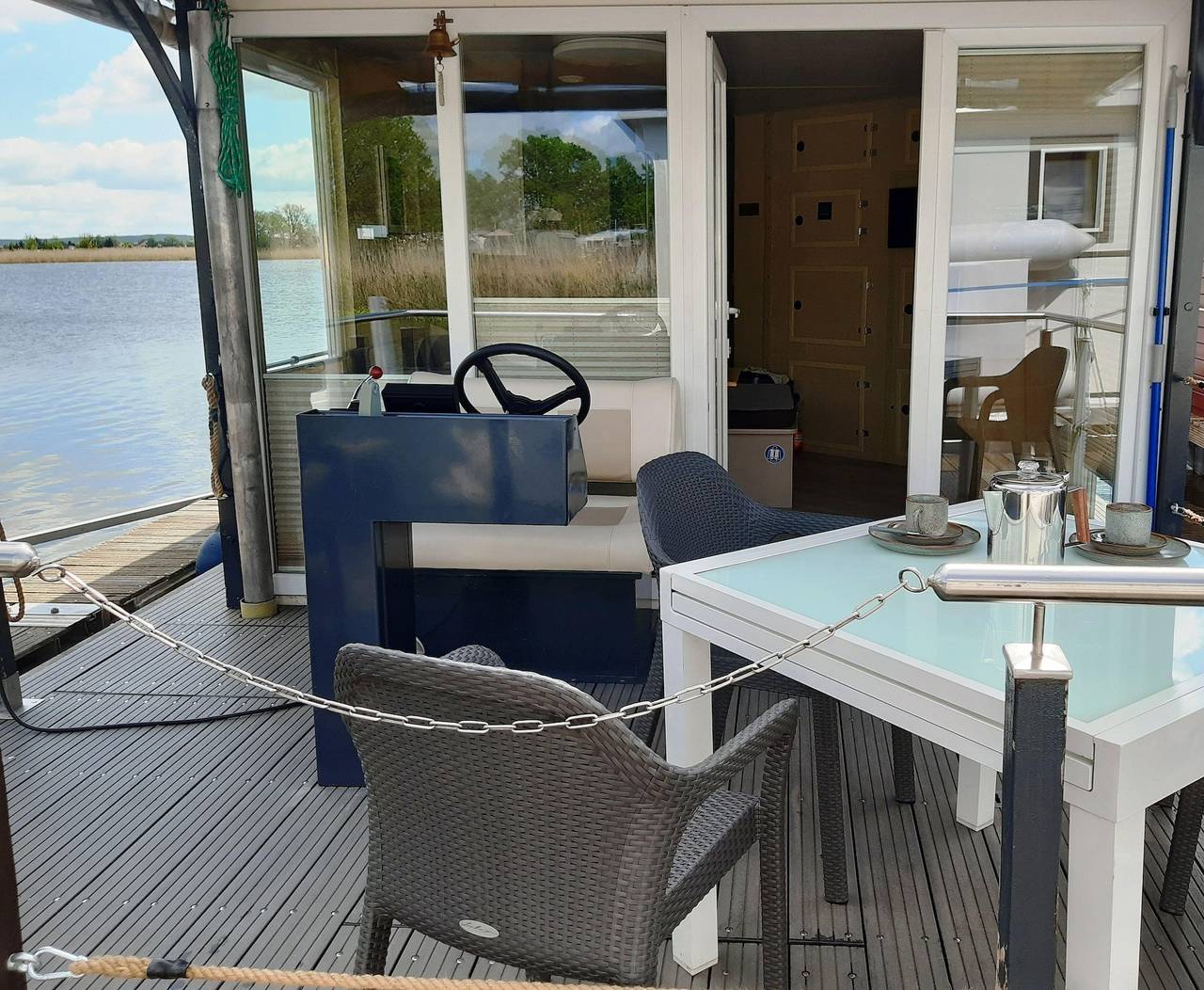 Traumhaus auf dem Wasser – Modernisiertes Hausboot 13 x 4 m in Pritzerbe, Havelsee