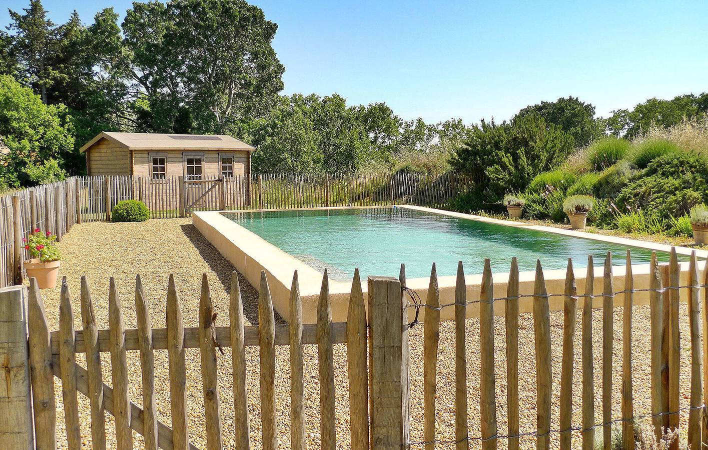 Riverside Retreat : Appartement spacieux avec piscine et Internet in Aix-en-Provence, Région d'Aix-en-Provence