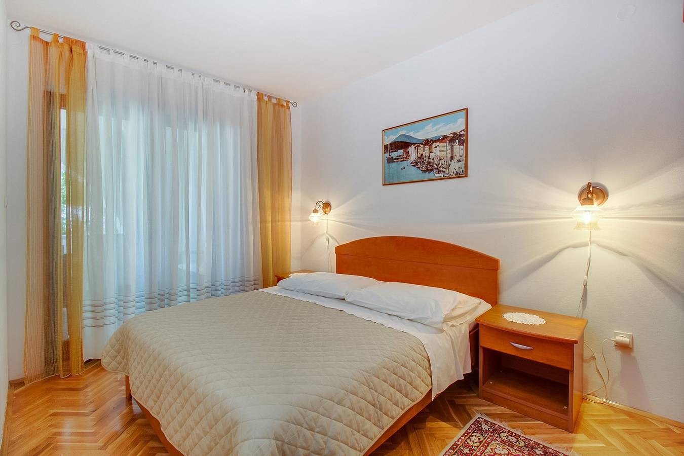 Ganze Wohnung, Das Apartment Bianca 1 befindet sich in einem ruhigen Teil von Mali Lošinj, Zagazine. Diese komplett eingerichtete Wohnung im ersten Stock ist für 4 Personen geeignet, private Parkplätze sind vorhanden. in Mali Lošinj, Lošinj