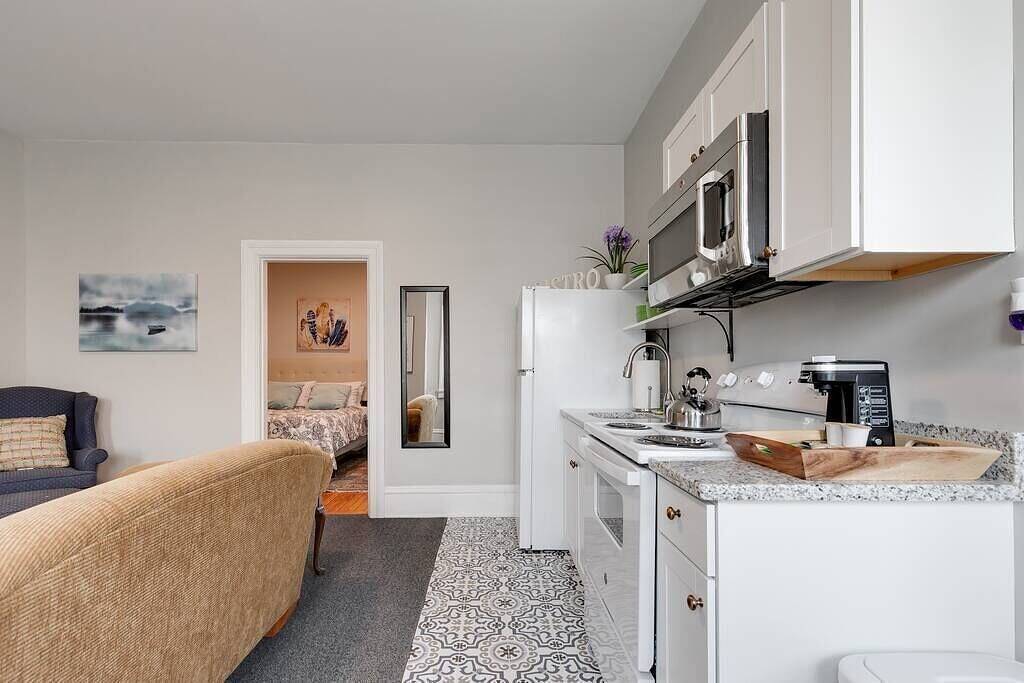 Ganze Wohnung, Cozy Suite/King Bed/2Tvs/Free Parking & museums in Richmond, Virginia