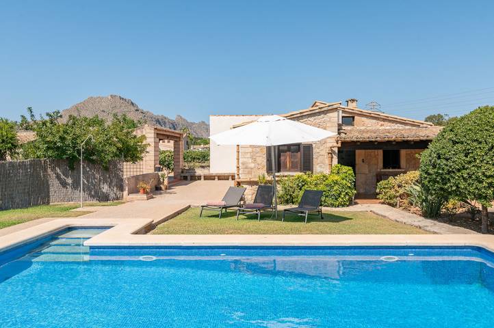 Finca mit Hund für 4 Personen, mit Balkon und Terrasse sowie Garten in Pollença