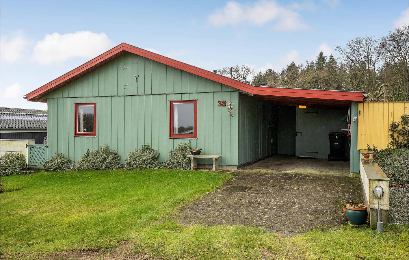 Vacation house for 4 people with yard in Bjert, Little Belt