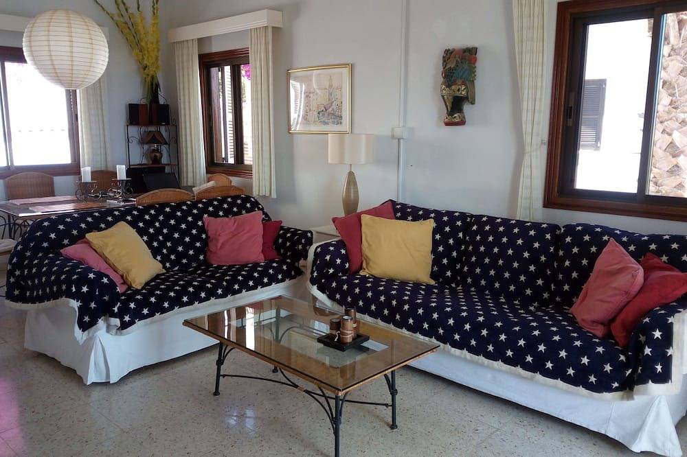 Villa mit fantastischer Aussicht, kostenloses Auto und Internet in Πισσούρι, Südzypern