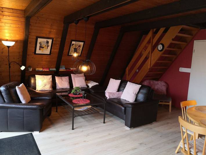 Bezauberndes Nurdach-Ferienhaus im Ferienpark Fedderwardersiel in ruhiger Lage in Fedderwardersiel, Butjadingen