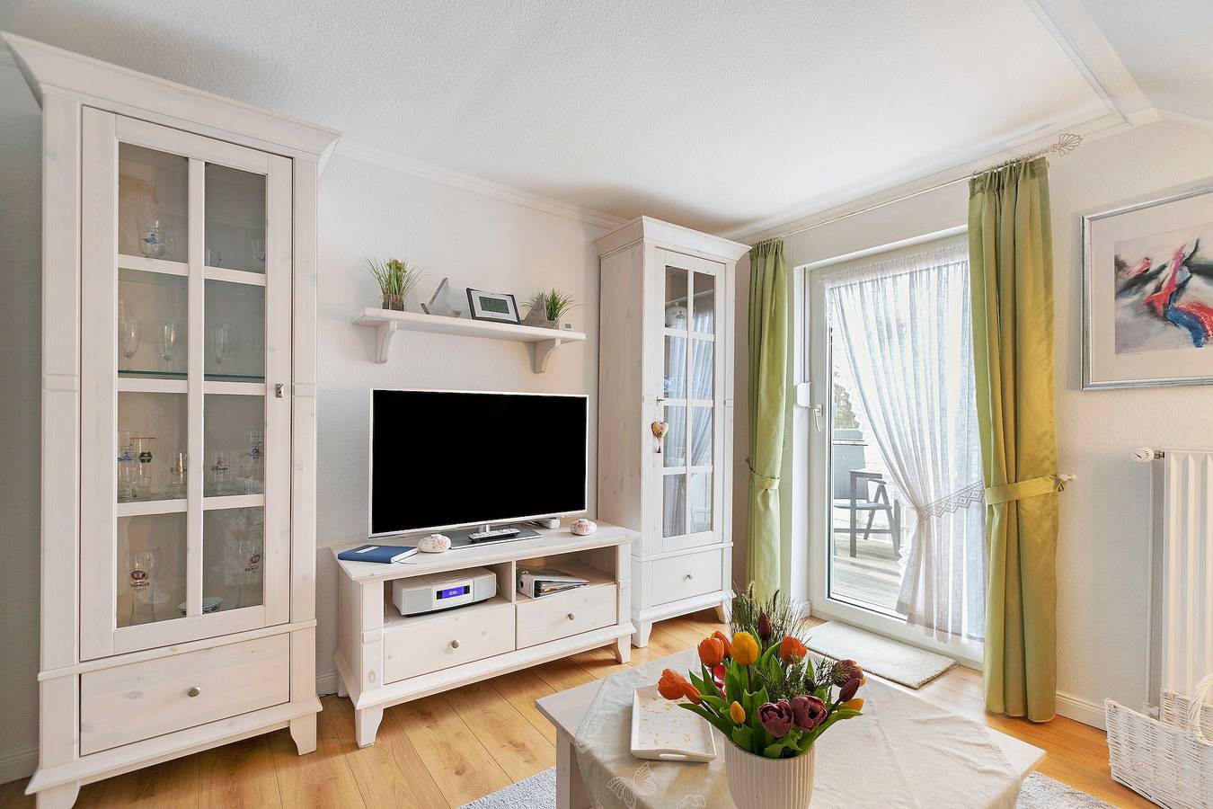 Ganze Wohnung, Ferienwohnung Neumann" mit Gemeinschaftsgarten, Balkon und Wi-Fi in Wesselburen, Nordseeküste