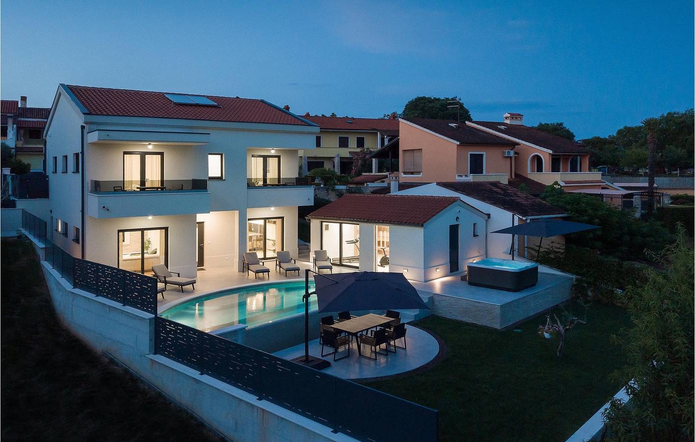 Moderne 2-Zimmer-Wohnung mit Pool, WLAN und Parkplatz in der Nähe des Stadtzentrums von Muntic in Muntic, Südküste Istrien