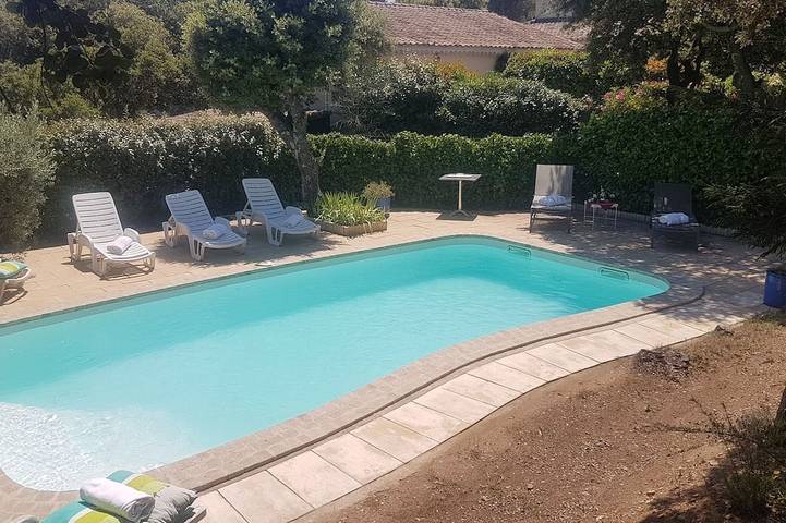 Gîte pour 6 personnes, avec Terrasse ainsi que Jardin et Piscine