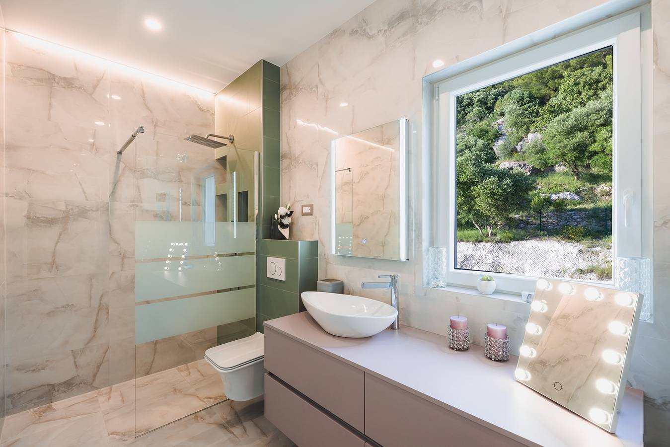 Ganze Wohnung, Ferienwohnung für 24 Personen mit Balkon/Terrasse in Makarska, Makarska Riviera