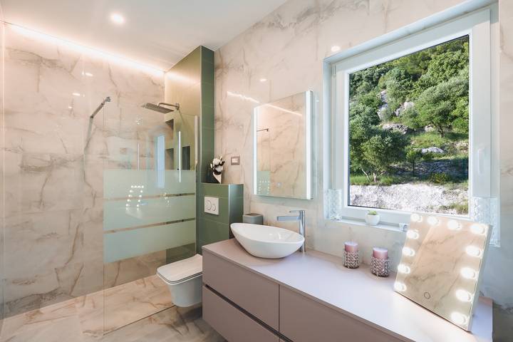 Ferienwohnung für 24 Personen, mit Balkon/Terrasse und Pool in Makarska - 2