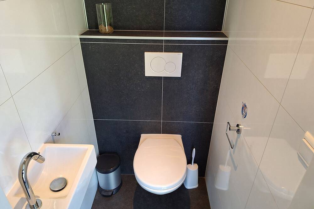 Chalet with 2 bedrooms and a terrace in Velsen-Zuid, Niederländische Nordsee