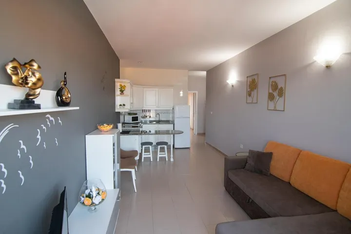 Apartamento de vacaciones para 4 personas, con piscina además de balcón y vistas - 1