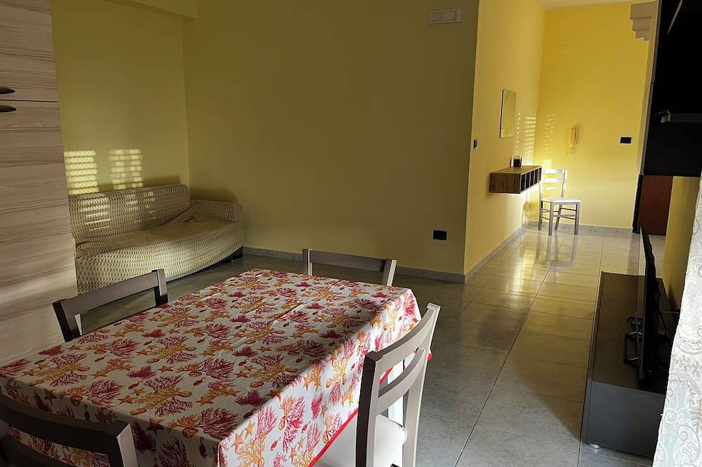 Ganze Wohnung, Large and Cozy 2-bedroom apartment in charming Corigliano-Rossano with Wifi, Ac in Rossano Stazione, Rossano