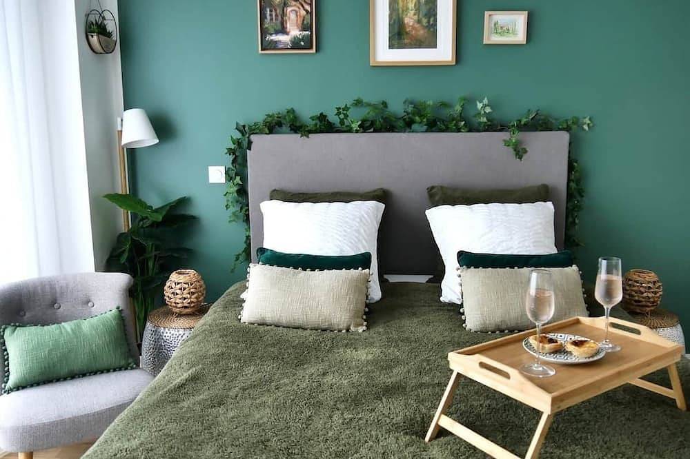 Appartement entier, \"Studio Vert\": esprit forêt provençale in Éguilles, Côte méditerranéenne (France)