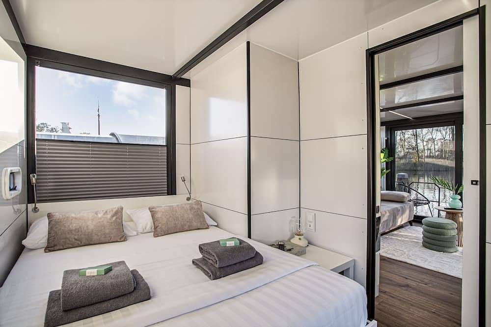 Charmantes Tiny-Houseboot-Erlebnis in der Nähe von Amsterdam – von Weltevreden in Groene Hart