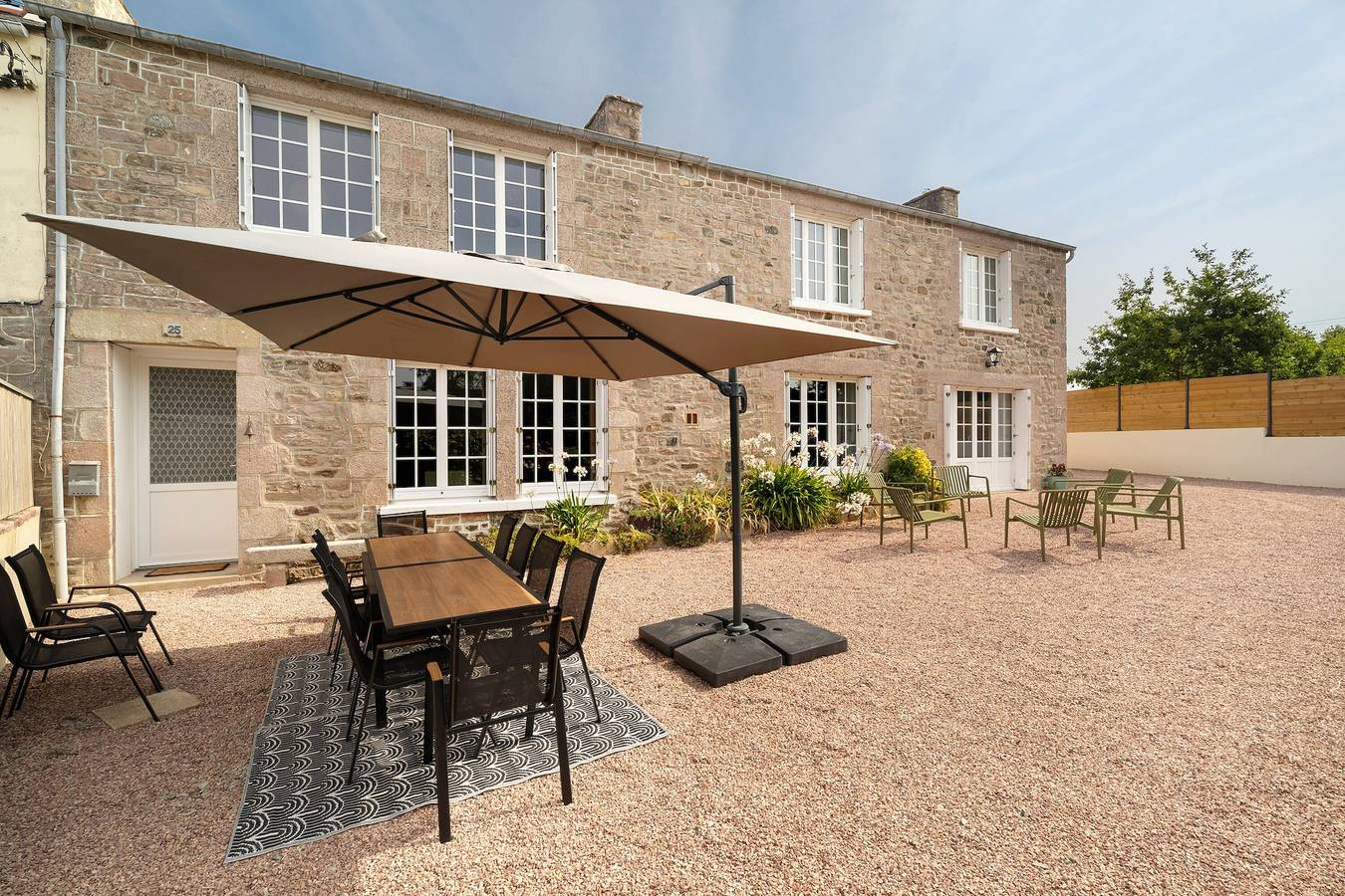 Holiday Home “La Maison Du Cap” with Private Terrace, Wi-Fi, and Air Conditioning