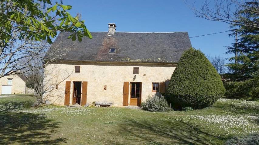 Location de vacances pour 5 personnes, avec vue et jardin à Borrèze