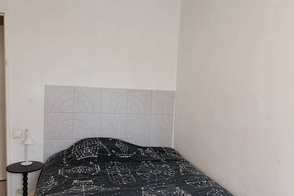 Apartamento entero, Bright T5 for vacations or work with private parking space. in Port-de-Bouc, Istres region