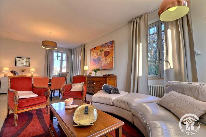 Gîte pour 8 personnes, avec terrasse et jardin à Dinard