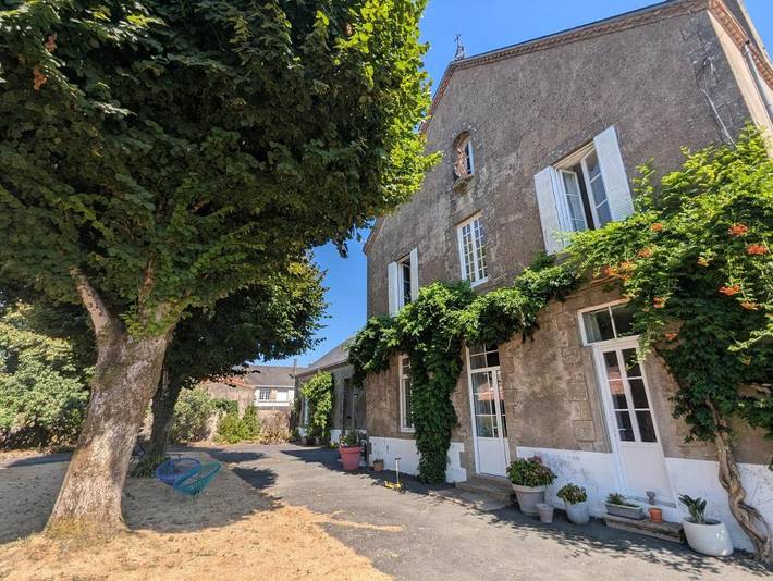 Location de vacances pour 7 personnes, avec Terrasse et Jardin à Les Landes-Genusson