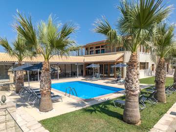 Villa for 14 People in North Crete, Crete, Photo 2