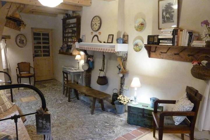 Gîte pour 5 personnes, avec jardin et terrasse, animaux acceptés à Cornillon-sur-l'Oule