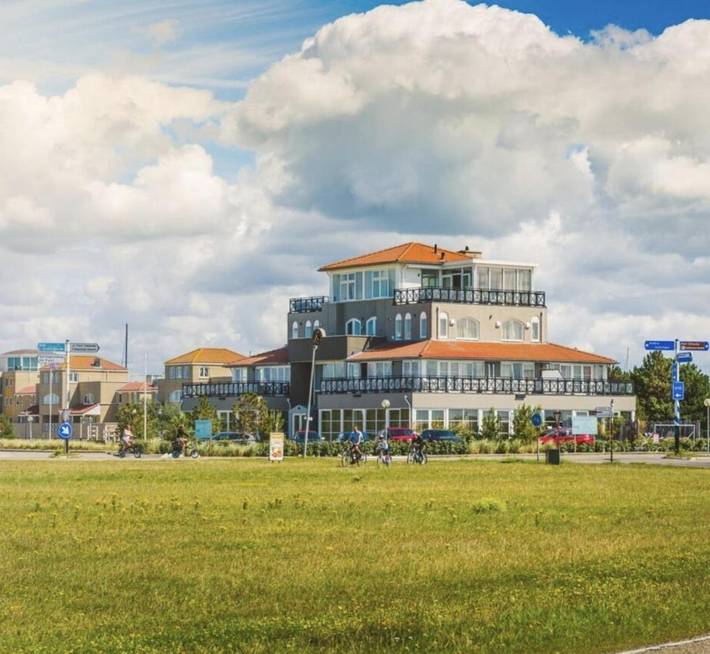 Vakantiewoning voor 6 personen, with uitzicht and balkon as well as uitzicht op het meer in Goeree-Overflakkee