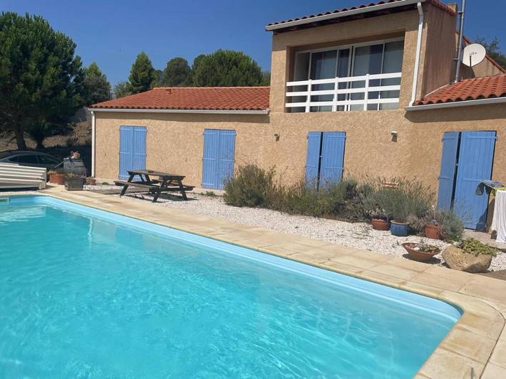 Maison de vacances pour 8 personnes, avec piscine ainsi que jardin et vue, animaux acceptés