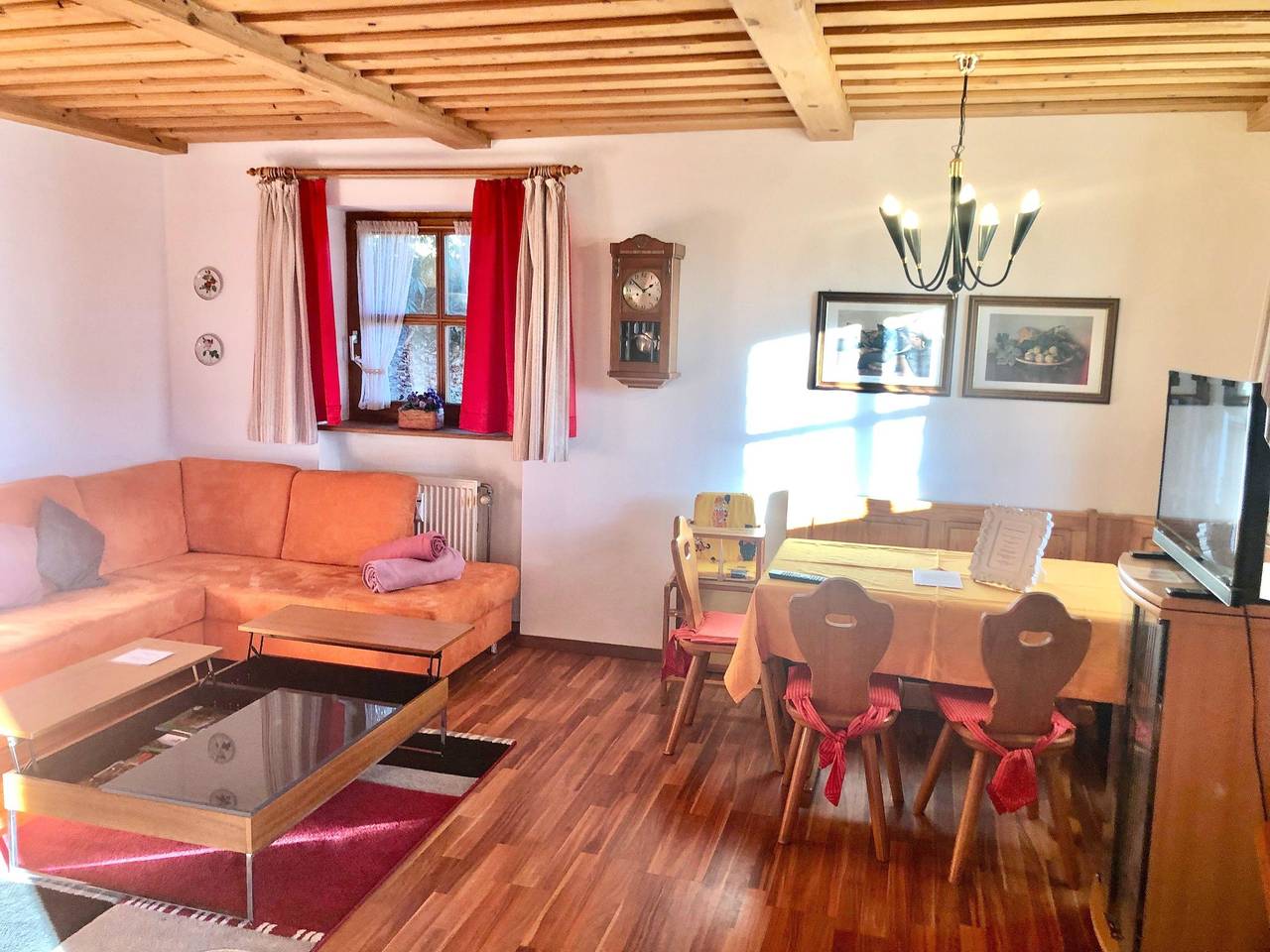 Ganze Ferienwohnung, Große Ferienwohnung Pool Sauna Hallenbad Wintersport bei Passau in Hauzenberg, Passauer Land
